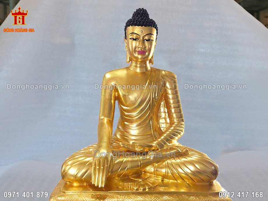 Từng đường nét trên pho tượng Phật Thích Ca Mâu Ni được làm vô cùng tỉ mỉ và tinh xảo